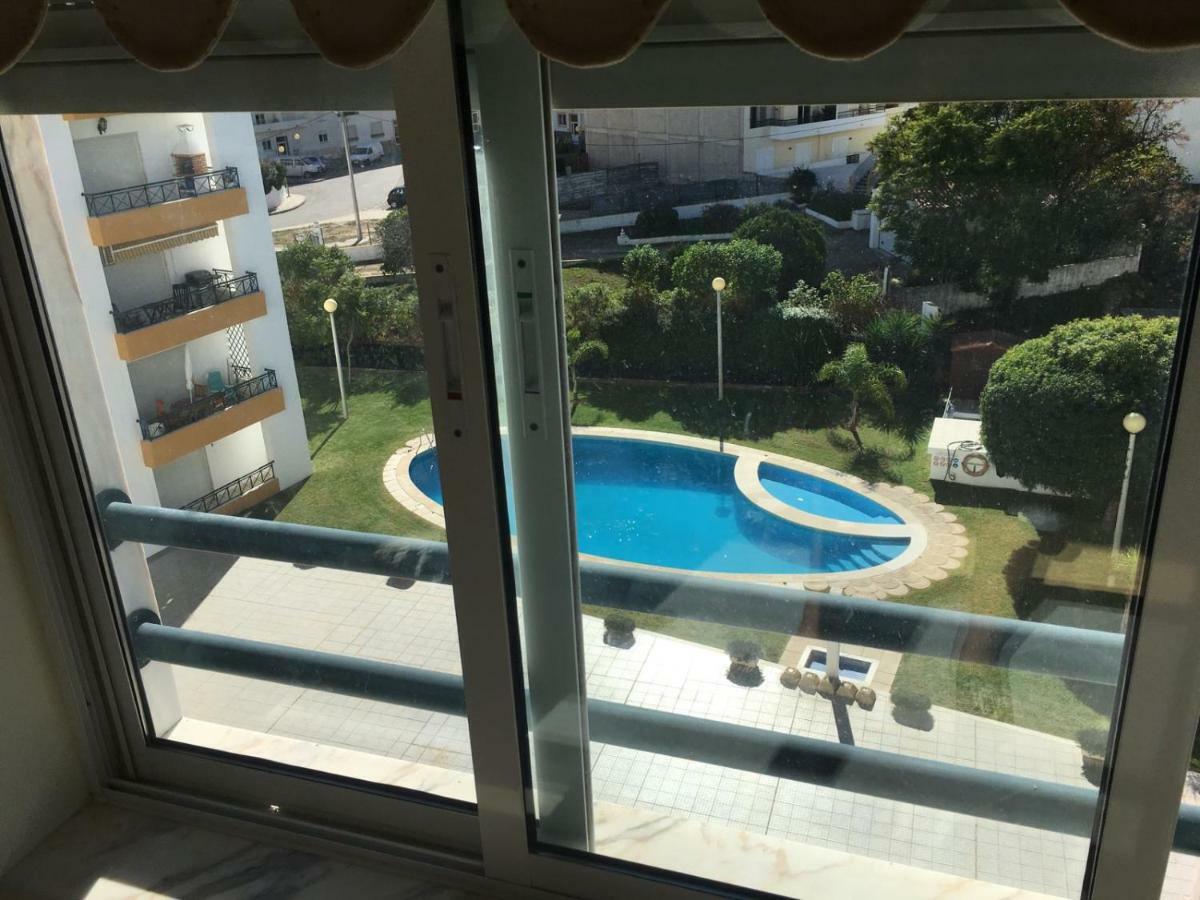 Quiet Apartment Overlooking The Swimming Pool Armacao de Pera Exterior foto