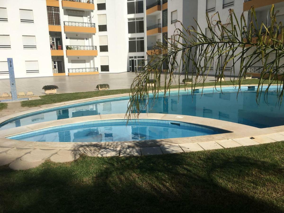 Quiet Apartment Overlooking The Swimming Pool Armacao de Pera Exterior foto