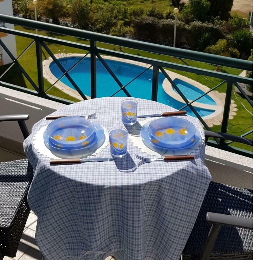 Quiet Apartment Overlooking The Swimming Pool Armacao de Pera Exterior foto