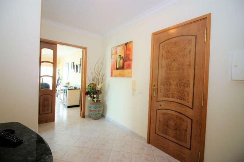 Quiet Apartment Overlooking The Swimming Pool Armacao de Pera Exterior foto