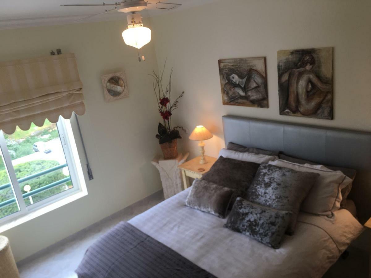 Quiet Apartment Overlooking The Swimming Pool Armacao de Pera Exterior foto