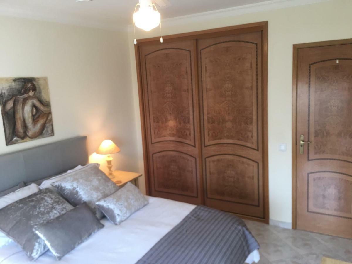 Quiet Apartment Overlooking The Swimming Pool Armacao de Pera Exterior foto